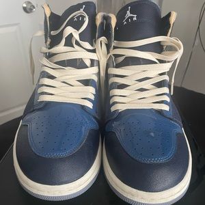 Jordan 1 Mid